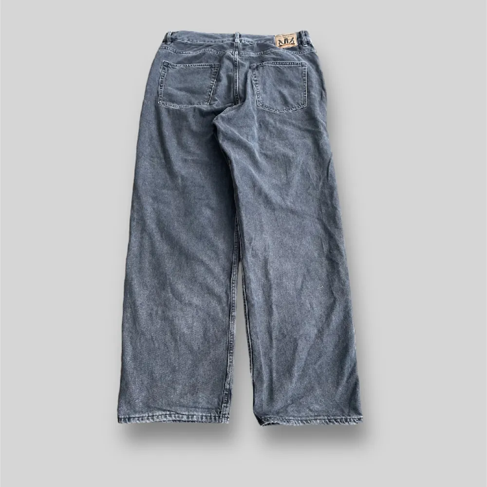 Feta baggy jeans från sweet sktbs, tag: storlek M, ytterbens längden är ca 110cm och midjan är ca 45cm rakt över, tveka inte på att kontakta vid minsta fundering🙌. Jeans & Byxor.
