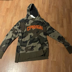 Camofluage hoodie - Camofluage hoodie jack and jones grön