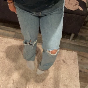 Jeans- Bikbok - Varan är i nyskick, aldrig använda då jag chansade på storleken och den var för liten i midjan.