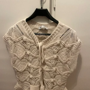 Zara tröja  - I mycket gott skick. Använd en gång.