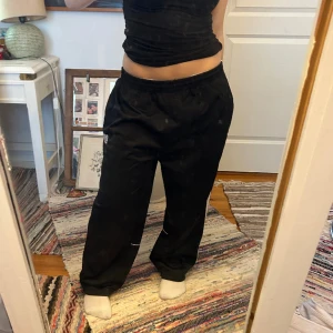 Tracksuit pants - Snygga och sportiga byxor! Köpta second hand, men aldrig använda då jag har liknande. 