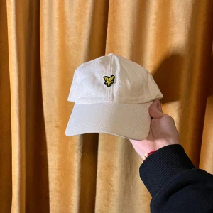 Lyle & scott keps - Snygg keps som passar alla! Tvättad för hand! Dom gott som ny:)