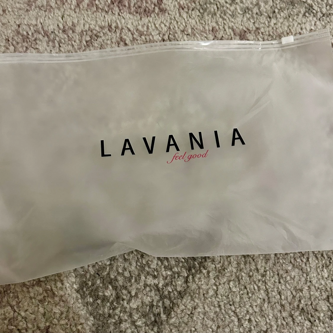 Helt ny, helt oanvänd BH, märke LAVANIA, stl L - 90