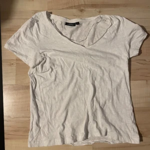 Vit t-shirt - Säljer denna fina t-shirt frn lindex❤️