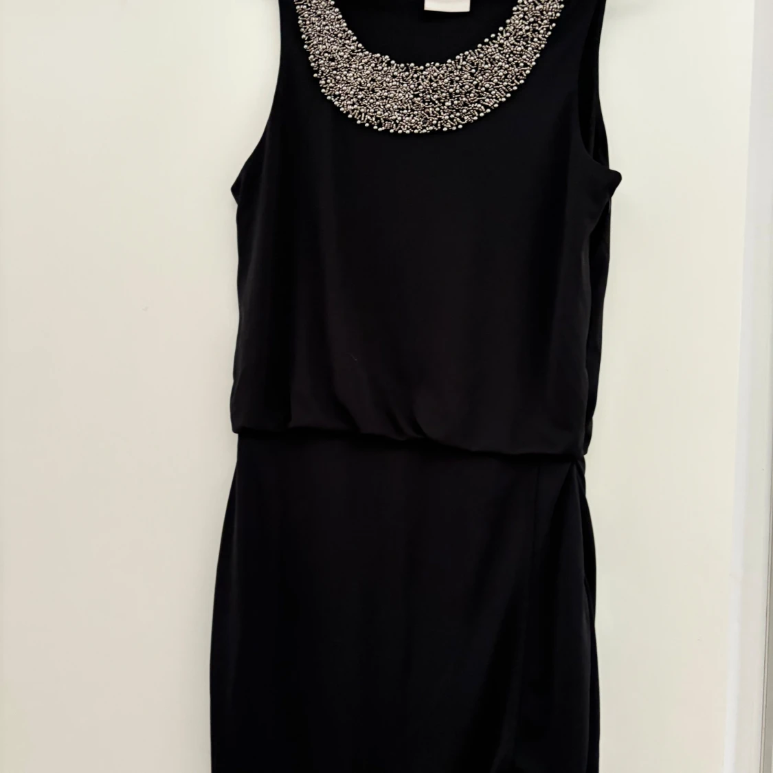 Klänning med pärlor  - 90