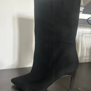 Stövlar  - Använda men fina, storlek 38 men ganska smala 