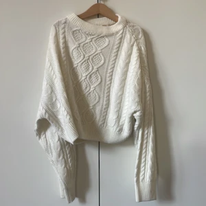 Vit Tjocktröja -  Den är i nytt skick
