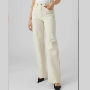 begie vita jeans - i storlek 36 säljer för 150kr de är i bra skick då de är för små för mig har inga fläckar 