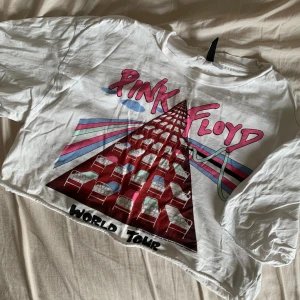 T-shirt - i stolek S säljer för 40kr
