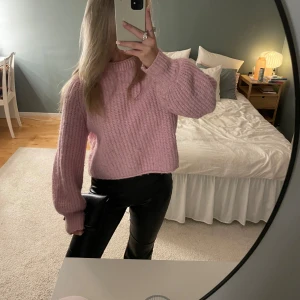 stickad tröja - jätte fin stickad tröja ifrån Zara💕💕