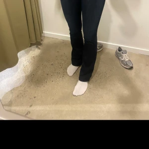 Blåa True Religion jeans 🩵🤍🥳 - Blåa true religion jeans i jättefint skick! Storlek 29. Bootcut🥰