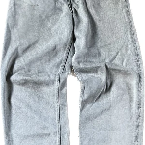 Grey Baggy Jeans - Bra kvalitet Lätt använd med några märken Hm baggy jeans i ljusgrå färg🤩