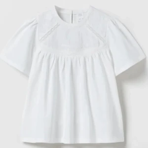 Zara blus  - Super söt blus/topp ifrån zara,som tyvärr inte komemr till användning. Den är alltså i nyskick.💘 Storlek 13-14 cm 164 men sitter som xs❣️