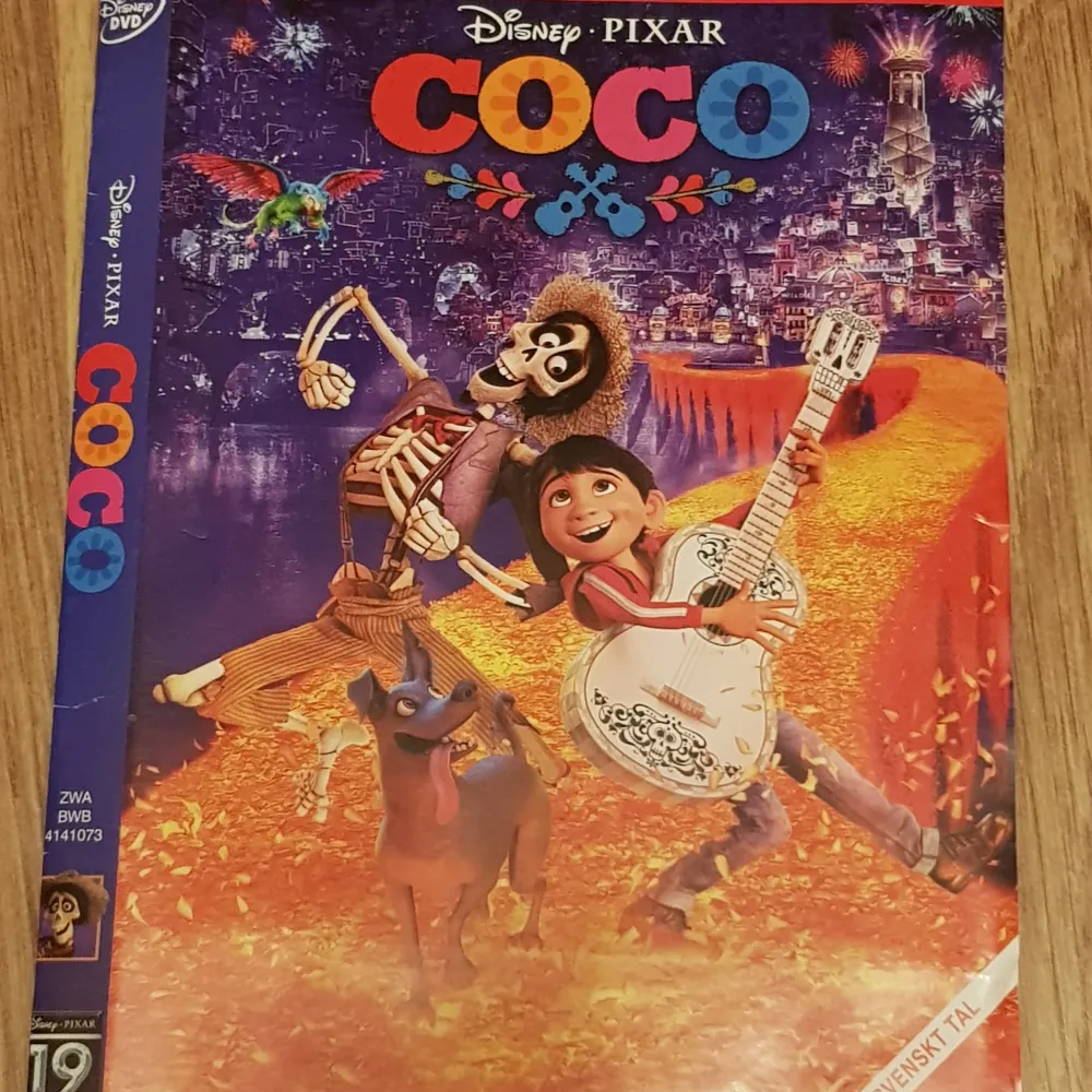 DVD coco Disney sve tal från 7år utan fodral . Övrigt.