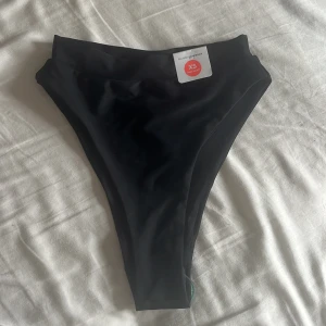 Highwaist bikinitrosor, lappar kvar.  - Från bikbok i storlek XS. Oanvända med lappar kvar