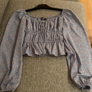 Bikbok blus - Storlek XS Använd en gång Nyskick Nypris 450kr