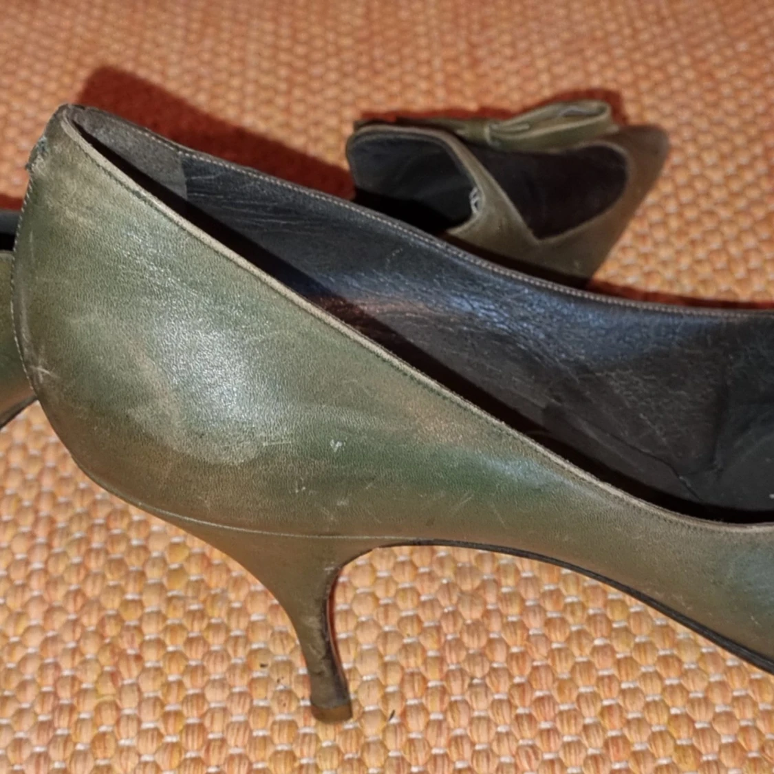 Bruna pumps med rosett - 90