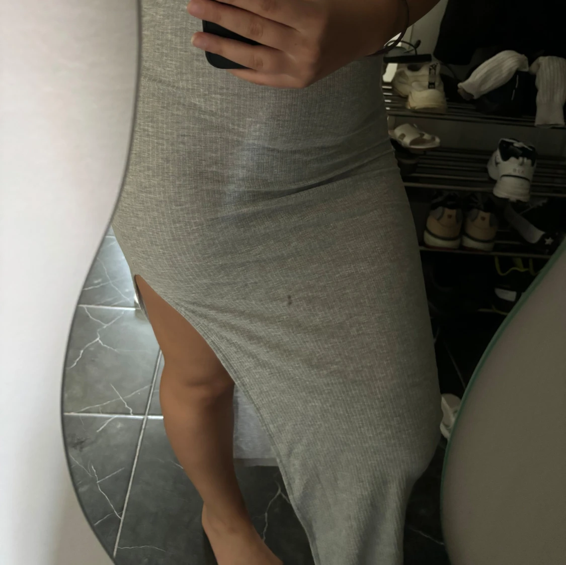 Grå ärmlös klänning - 90