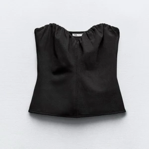 Zara baneau top - Skitsnygg topp från zara. Aldrig använd, lapp och allt kvar❣️❣️Säljer för 300kr😊 Helt slutsåld i hemsidan