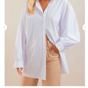 Oversized skjorta, chiquelle - Oversized skjorta köpt från chiquelle Bara testat en gång  Nypris 429