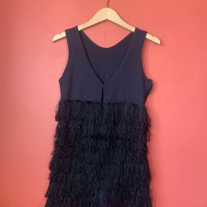 Unik festklänning med fransar  - En superhäftigt miniklänning med fransar som passar bra för fest.  Pris kan diskuteras   Varan kan skickas eller hämtas i Umeå🔆