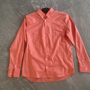 Gant  skjorta  - Ny fantskjorta Stl 170  Endast använd 2 ggr 