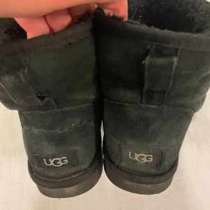 Ugg skor - Säljer min Uggs då jag aldrig använder de mer, använda senast förra vinter. Skriv vid funderingar 