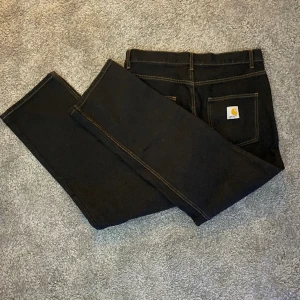Carhartt jeans - carhartt jeans i stlr M, 32/32. Oanvändt skick