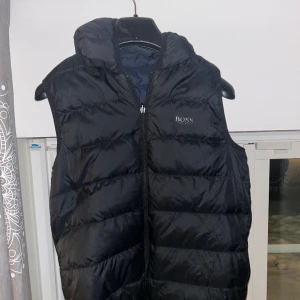 Hugo boss väst - Hugo boss väst som är i bra skick nypris 1600 