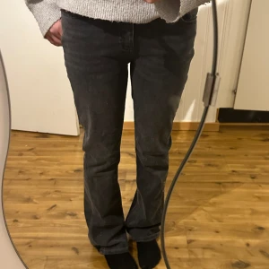 Grå svarta jeans - Grå svart jeans i storlek 164!🤍🤗