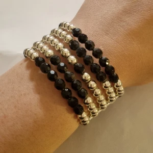 Stelt armband pärlor  - Svarta silvriga pärlor 