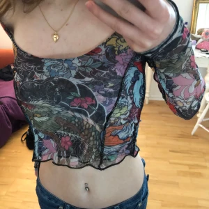 Mönstrad topp - Fin mönstrad topp från new girl order