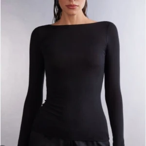 Svart Intimissimi tröja - Svart intimissimitröja, säljer då jag har två 🥰strl S