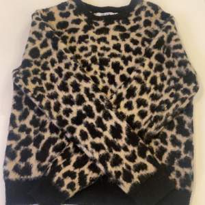 Jätte snygg stickad leopard tröja från NA-KD!💗