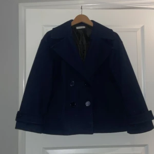 Design by si kappa - Trendiga design by si kappan säljer jag nu den har används rätt så mycket men inga skador och inga fläckar jätte bra skick orginal pris var 700kr så har gått ner väldigt mycket på priset