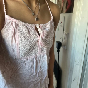 Somrigt rosa linne  - Linne som passar perfekt till sommaren. Inga defekter 