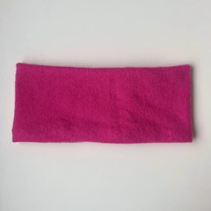 Cashmere Pannband  - Cashmere pannband i hotpink🩷  100% cashmere  199kr + 39kr frakt  Finns även i beige 