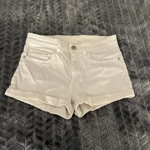 Vita shorts från H&M