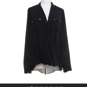 Svart top från Michael Kors - Svart långärmad blus från Michael Kors. Fint skick