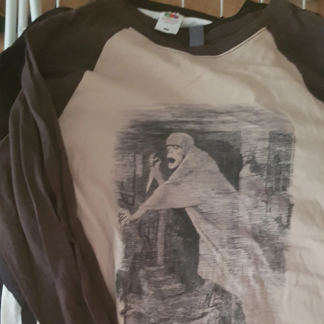 Långärmad T-Shirt med skräckmotiv
