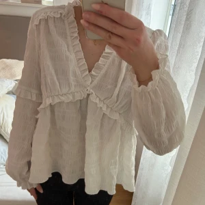 Blus - Söt blus från NA-KD, bra skick 