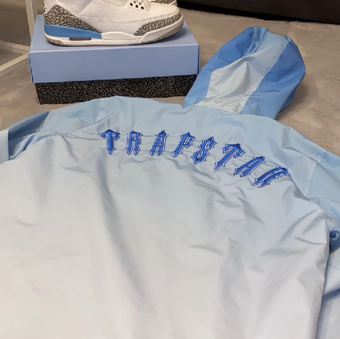 Transtrand jacka med matchande skor/air Jordan 3 unc - 90