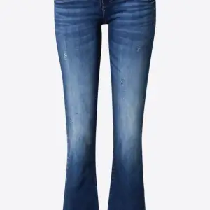 Säljer ett par valerie jeans i jätte bra skick, inga defekter:) 