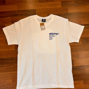 Stuusy strawberry tee - brand new stussy strawberry tee