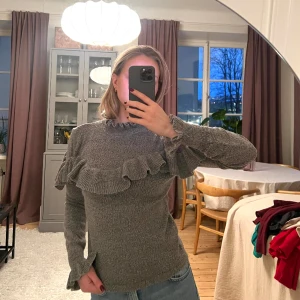 Stickad tröja från Gina  - Storlek XS, från Gina Tricot. 