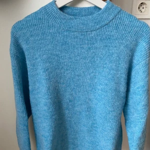 Stickad tröja ASOS - Oanvänd, i storlek 36 från Asos.