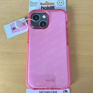 iPhone 13 14 holdit skal - Köptes men fick ett annat, helt oanvänt som du kan se. Köptes för 249kr säljes för 220kr. 