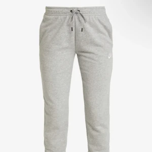 Nike mjukisbyxor - 🤍 för korta på mig.