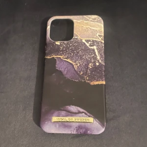 Ideal of Sweden skal - Säljer detta fina skal för ett bra pris och i nyskick. Säljer även andra skal och en matchande kortficka/hållare som är magnetisk och kan sättas fast på skalet💕 Skriv vid fråga eller köp direkt🫶🏼