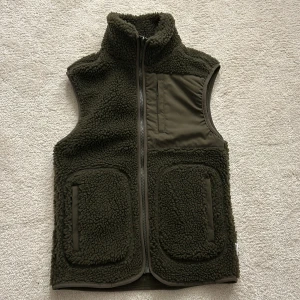 Grön Teddy väst  - Grön Teddy väst!!😍😍